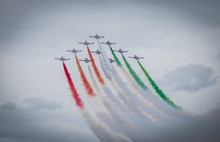 Frecce Tricolori In Lutto Precipita Ultraleggero Muore Il Capitano