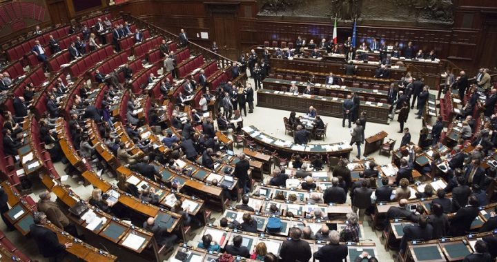 Decreto scuola: la Camera approva