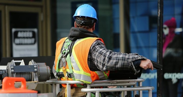 Operaio al lavoro - foto di repertorio