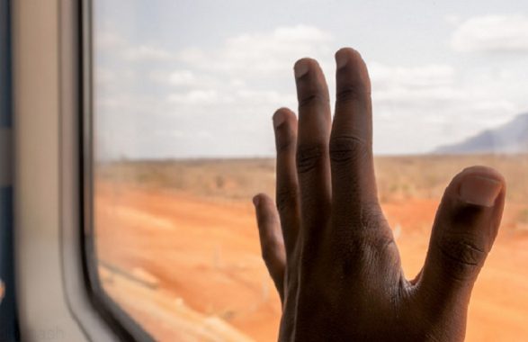 Aggredita con un cacciavite: l’esistenza difficile di un capotreno