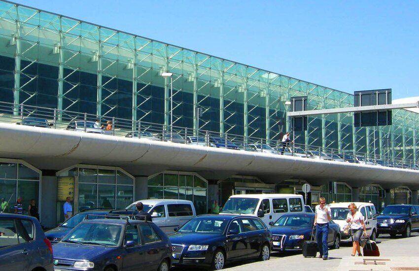 Catania, si aggirava in aeroporto per rubare telefoni ai passeggeri
