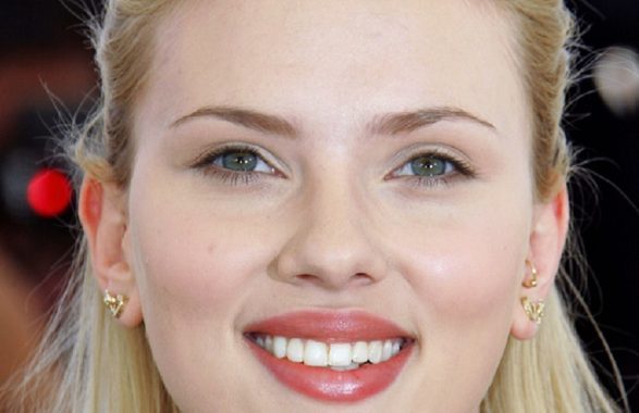 Scarlett Johansson cita in giudizio la Disney