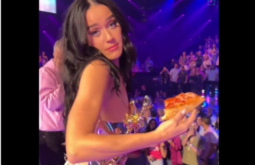 Il gesto senza senso di Katy Perry che fa infuriare anche i fan più sfegatati [VIDEO]