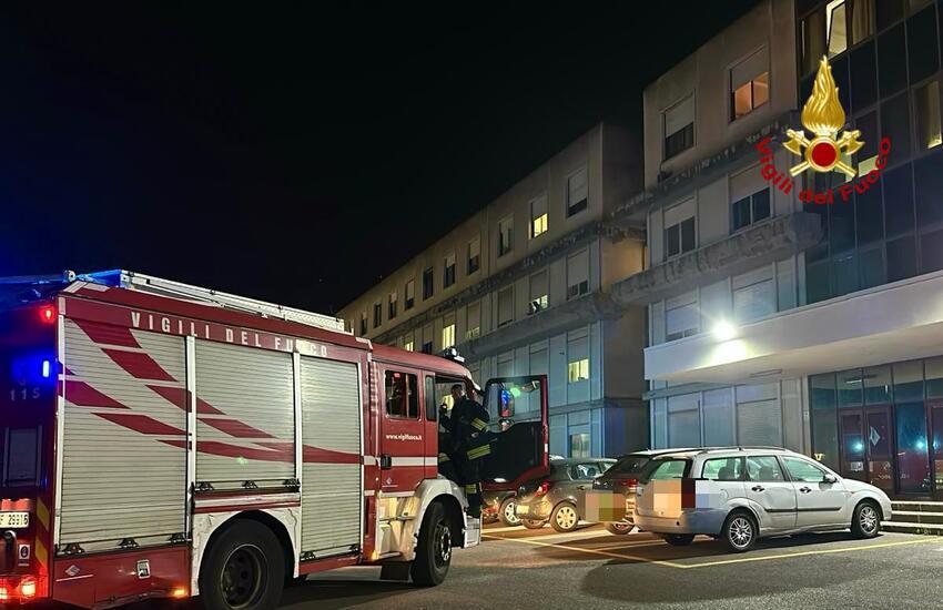 Acireale, paura per un incendio in ospedale: trasferiti pazienti di Ostetricia e ginecologia