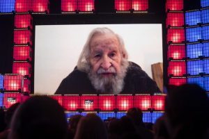 Noam Chomsky e la bufala mondiale sulla sua morte: “E’ stato dimesso dall’ospedale”
