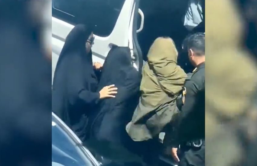 Iran, lo sconvolgente arresto di una donna perché indossa in maniera “improria” un hijab (VIDEO)