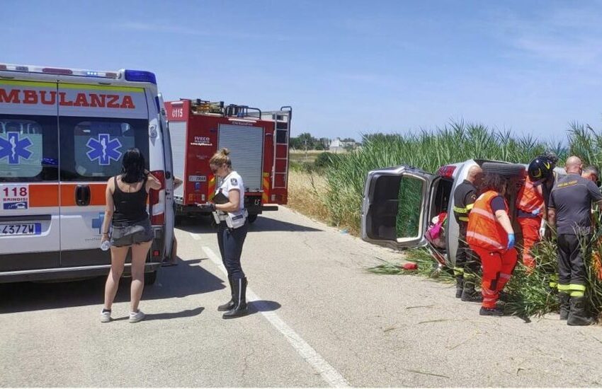 Tragedia sulla litoranea. Auto si ribalta, muore una 21enne