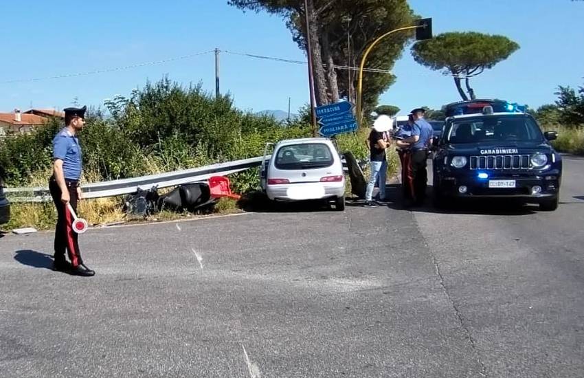 Drammatico scontro auto scooter lungo l’Appia: arriva l’eliambulanza…