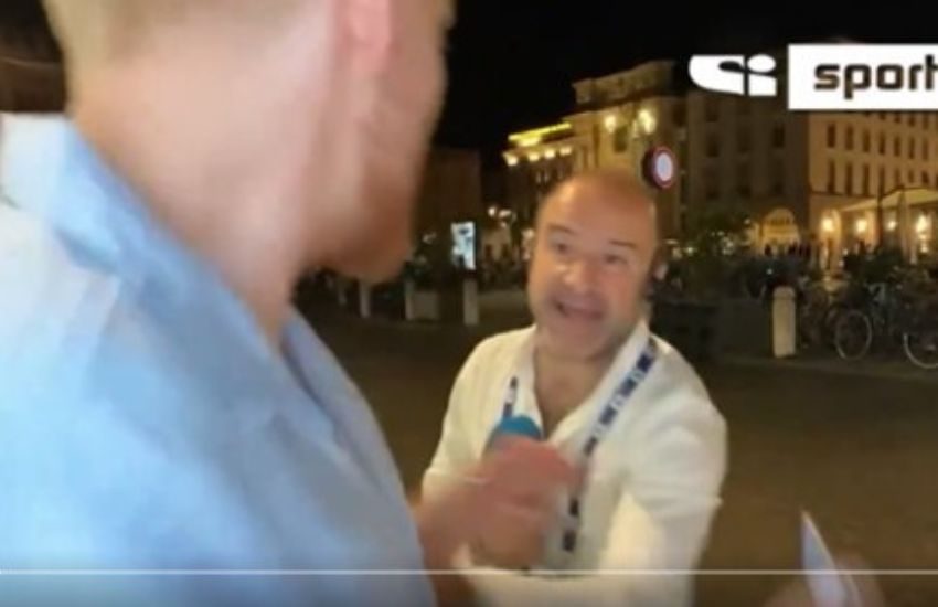 Tancredi Palmeri aggredito in diretta: “A fucking idiot inglese non ha ancora digerito…” [VIDEO]