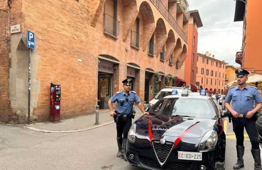 Bologna, si lancia dalla finestra per sfuggire agli stupratori e si frattura il bacino