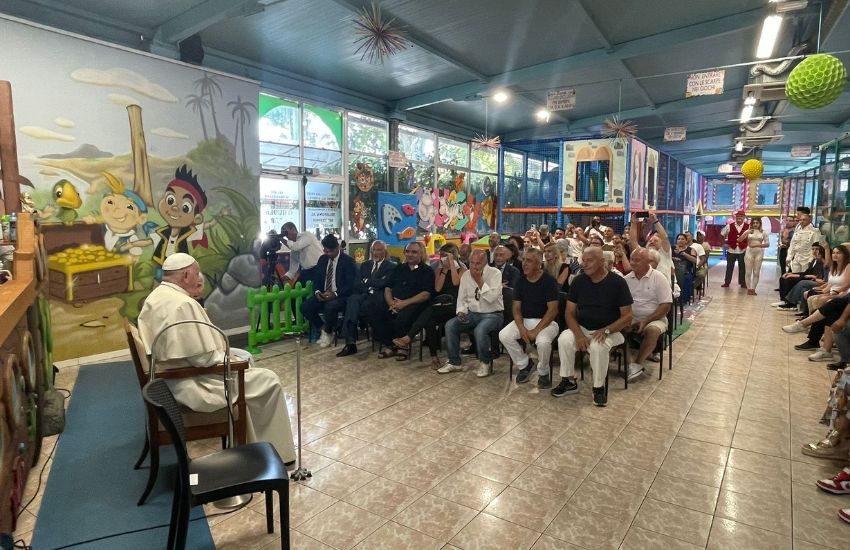 Ostia Summer Park: Papa Francesco fa una sorpresa a circensi e giostrai