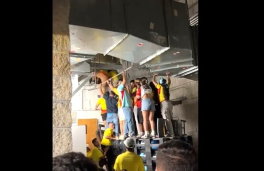 Tifosi senza biglietto cercano di entrare allo stadio da un condotto di ventilazione – Video