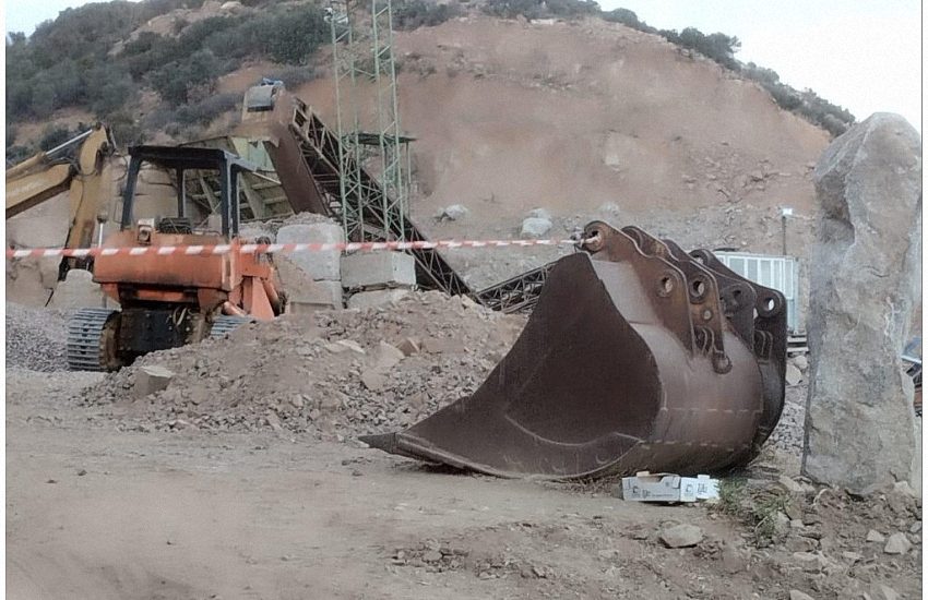 Sardegna: muore a 74 anni colpito alla testa dalla benna di un escavatore della sua azienda