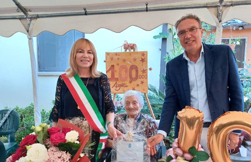 Festa grande a Latina per i 100 anni di nonna Corina