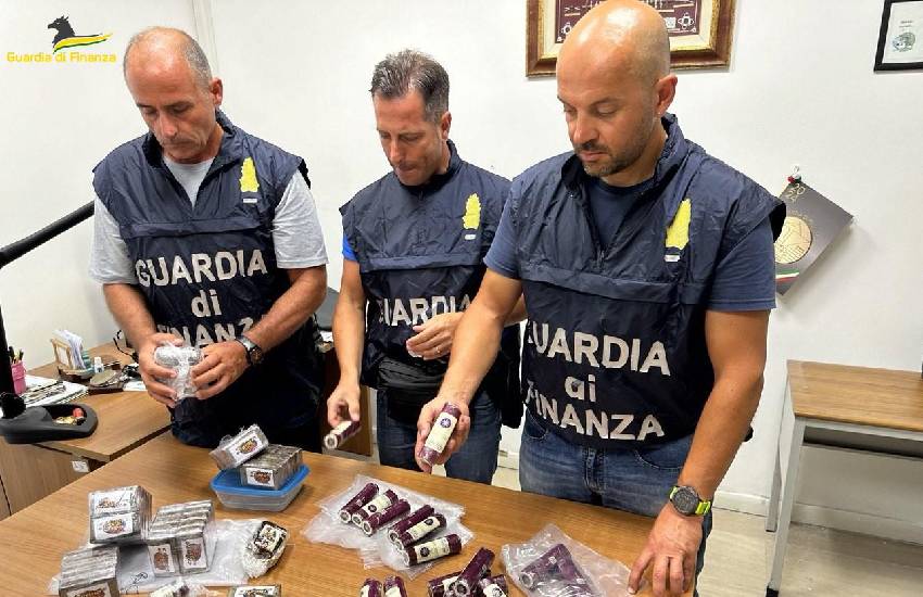 Trovato con sette kg di hashish in casa: arrestato in provincia di Latina