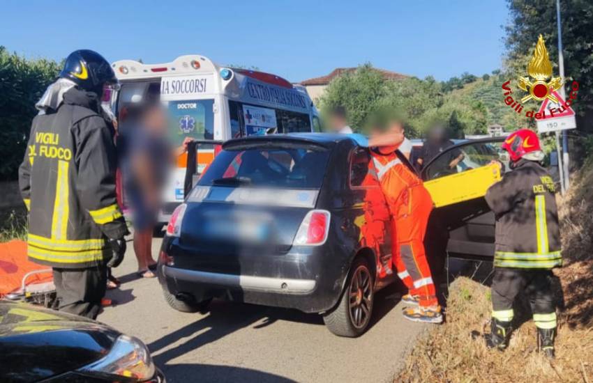 Pauroso incidente stradale in provincia di Latina: 4 auto coinvolte. Due i feriti
