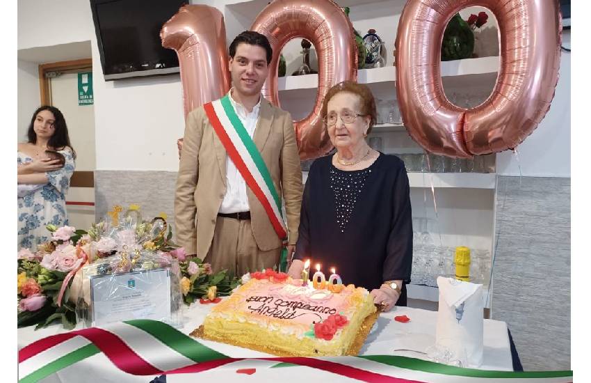 Festa grande in provincia di Latina per i 100 anni di nonna Angela