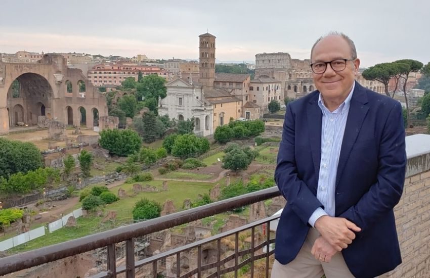 Carlo Verdone esasperato da Roma, “Amo la mia città, ma penso spesso: famme scappà via…”