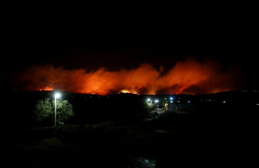 Grecia in fiamme: anche l’Italia invia canadair (VIDEO)