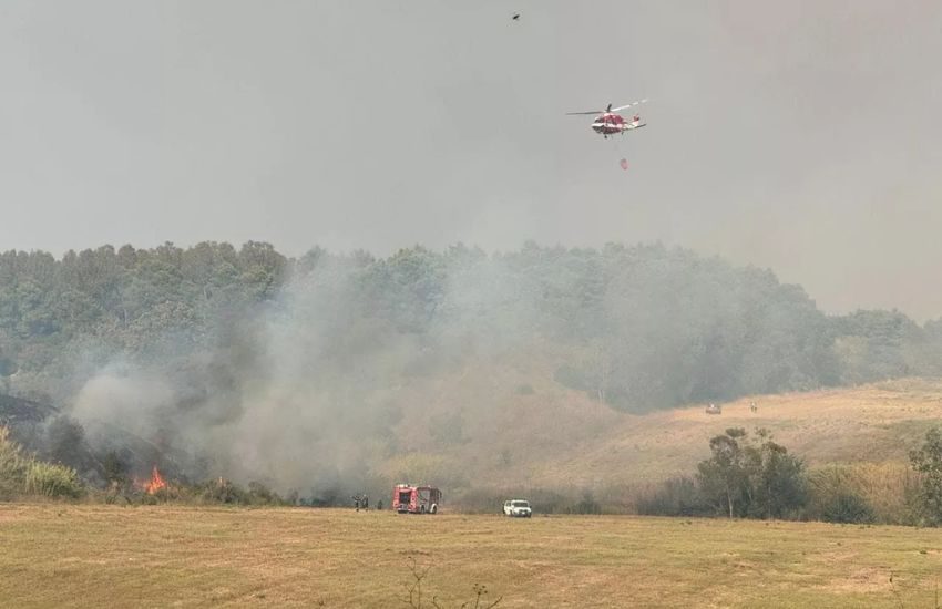 Roma brucia ancora: rogo obbliga la chiusura di una pista dell’aeroporto di Fiumicino