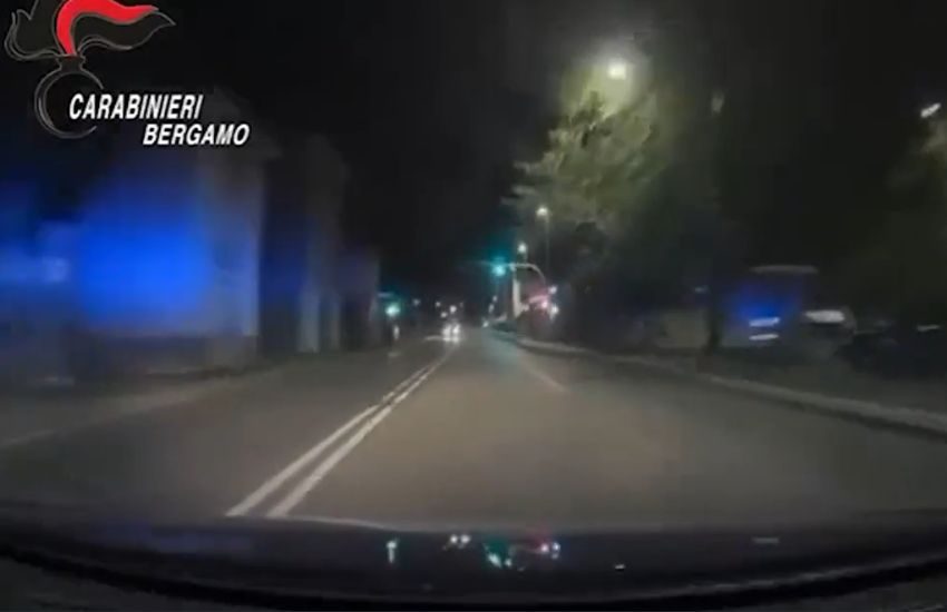 Bergamo: la folle fuga del pusher inseguito dai carabinieri (VIDEO)