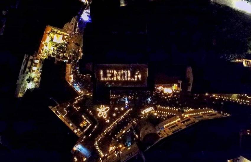 A Lenola lo spettacolo dei 20000 ceri che illuminano il borgo in occasione della “Notte delle Candele”