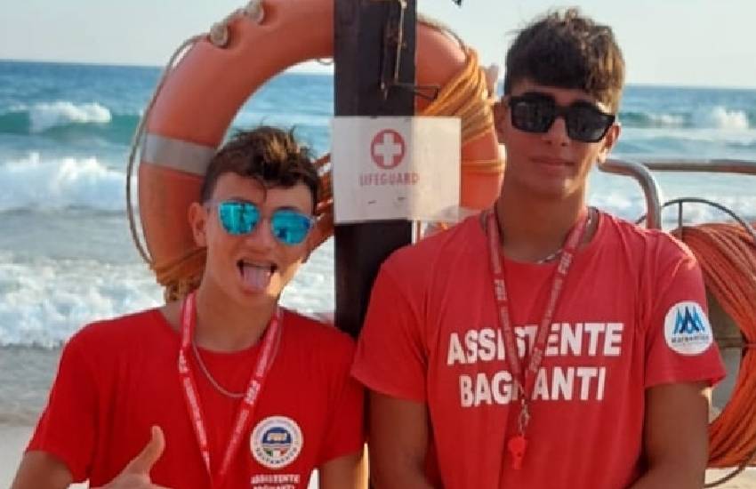 I 16enni pontini Francesco a Marco salvano dal mare otto persone, tra cui tre bambini