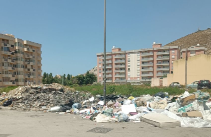 Trapani, discarica a cielo aperto in via Lo Verde