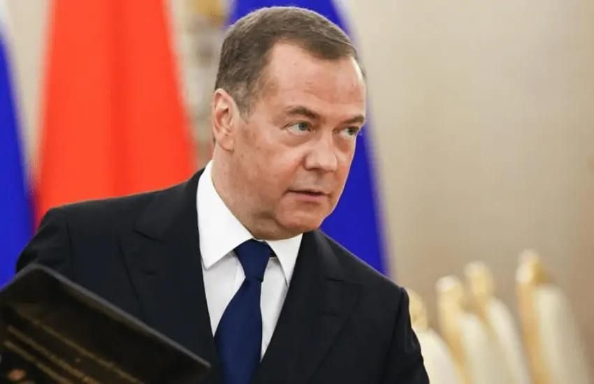 Kiev avanza a Kursk e conquista altri 10 km. Tuona Medvedev: “Ora basta, invadiamo tutta l’Ucraina!”