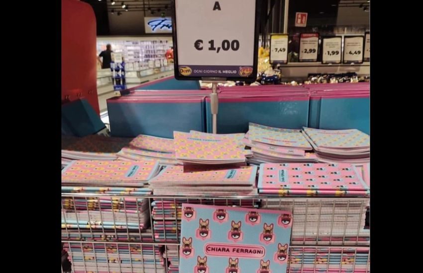 Certificato il crollo dell’impero di Chiara Ferragni: i suoi quaderni svenduti a 1 euro al supermercato