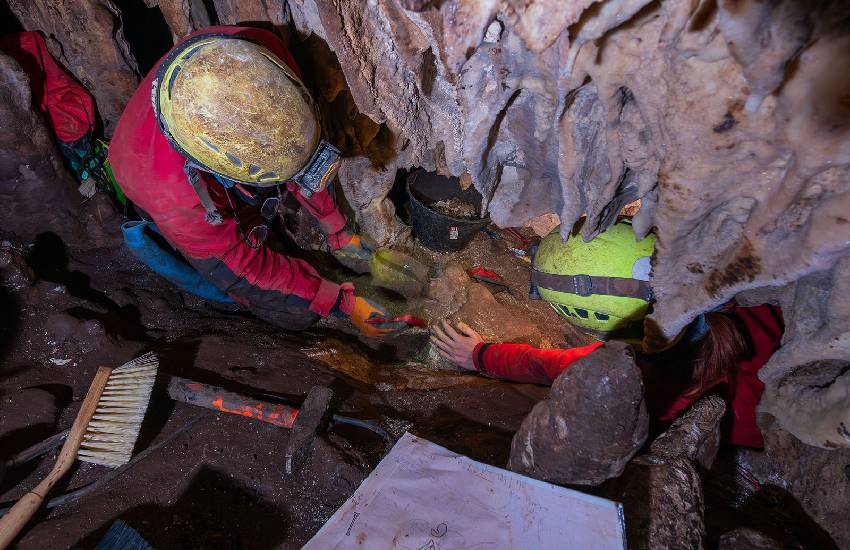 Scavi archeologici alla grotta Vecchi di Sezze: ritrovati reperti vecchi di almeno 4000 anni…