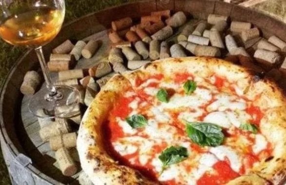 I clienti finiscono in ospedale dopo aver mangiato una pizza, il locale si scusa: “Condita con cannabis per errore”