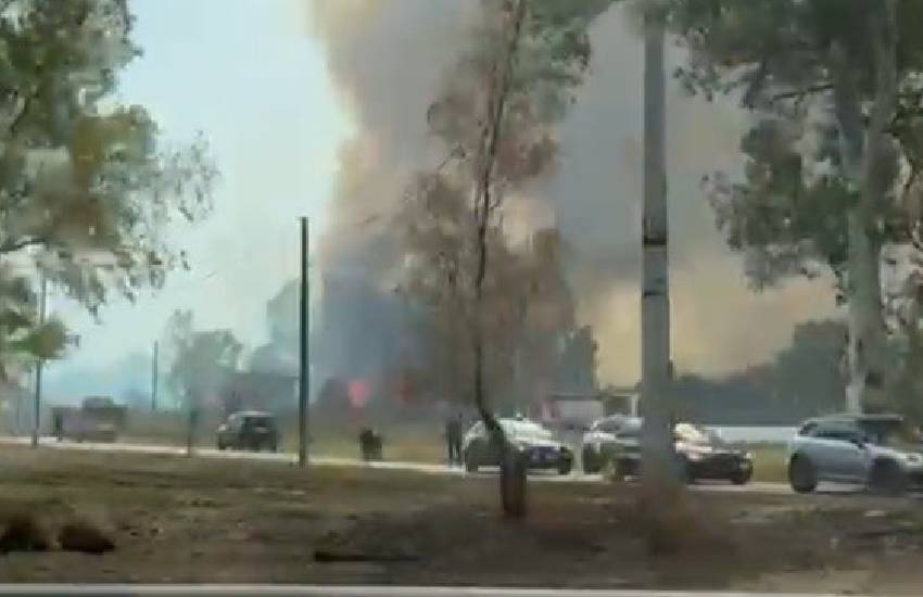 Un inferno di fumo e fiamme a ridosso della Pontina: case distrutte e 17 famiglie evacuate