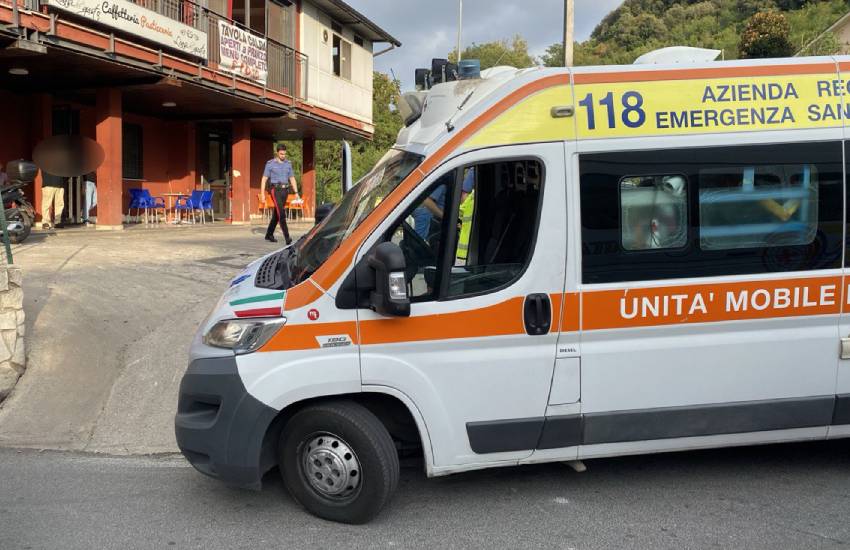 Violenta lite all’esterno di un bar pontino: due uomini feriti