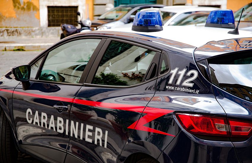 Teramo: chiama aiuto perché c’è un ladro in casa. Arrivano i carabinieri, trovano la droga e lo denunciano