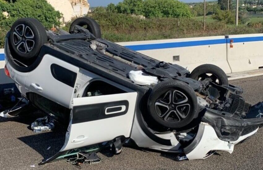 Spaventoso incidente sulla statale. Si ribalta con l’auto, conducente in ospedale