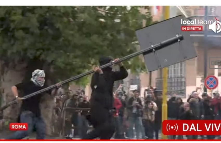 Roma, violenti nel corteo pro Palestina: bottiglie e bombe carta contro le forze dell’ordine (VIDEO)