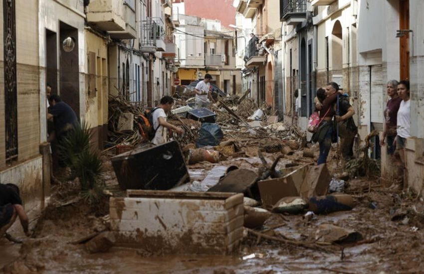 Spagna, sale a 158 il bilancio delle vittime: si cercano decine e decine di dispersi. Accuse per la mancata allerta