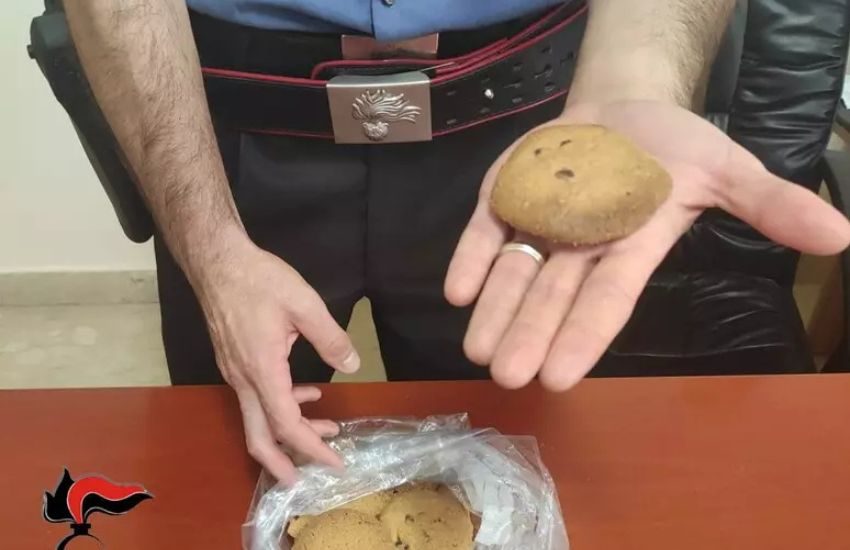 Trapani, figlio offre biscotti fatti con droga alla madre, la donna finisce in ospedale lui in arresto