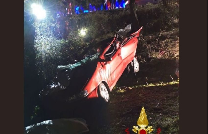 Tragedia a Fonni, morti quattro giovanissimi: sono stati sbalzati dall’auto finita in una scarpata