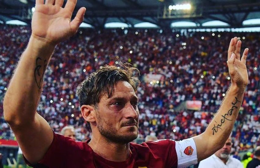 Clamorosa “bomba” di calciomercato, Totti pronto a ritornare a giocare al calcio? C’è una squadra di serie A che lo vuole fortemente