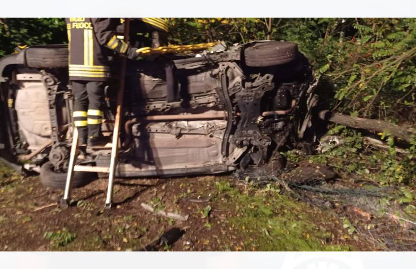 Drammatico fuori strada con l’auto: 32enne sbalzato fuori dall’abitacolo, muore sul colpo. Inutili i soccorsi. Tre i feriti gravi. Abitavano ad Alatri