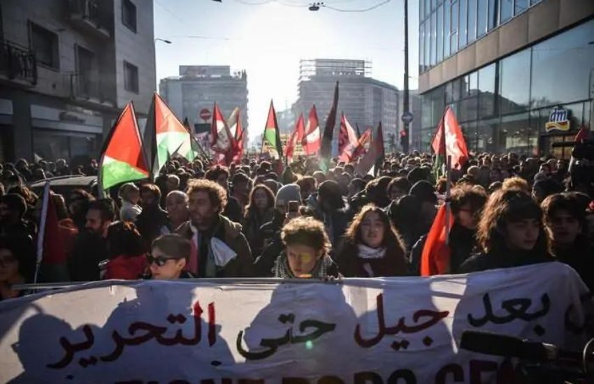 Manifestazione pro Palestina a Roma nonostante il divieto: città blindata, si teme l’infiltrazione di gruppi violenti