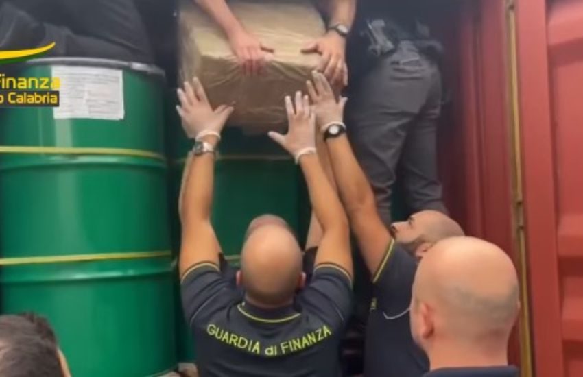 Sequestro record di 790 chili di cocaina nel porto di Gioia Tauro