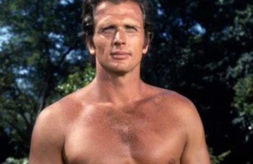 Addio a Ron Ely, il primo Tarzan della tv morto a 86 anni che si lanciava senza stuntman