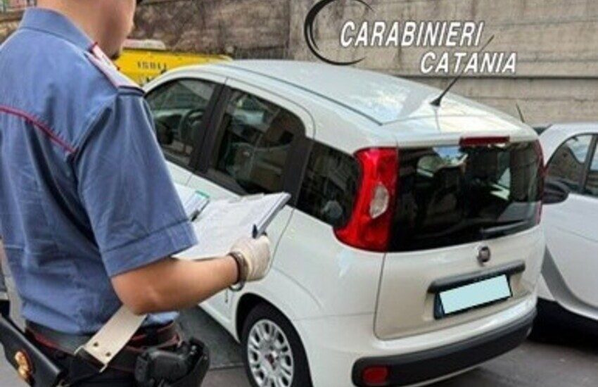 Catania, Corso Indipendenza: cortile usato come ‘deposito’ di auto rubate