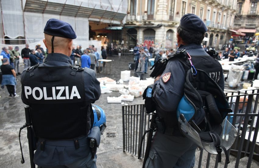 Pescheria di Catania, la polizia sequestra 600kg di pesce, sanzioni per migliaia di euro