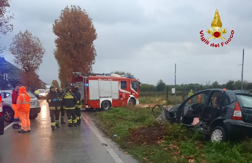 Drammatico scontro in provincia di Latina: donna estratta dalle lamiere dai Vigili del Fuoco