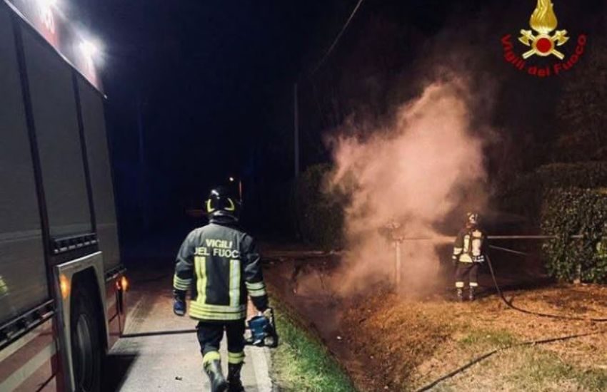 Si ribalta con l’auto a gpl e muore carbonizzata tra le fiamme