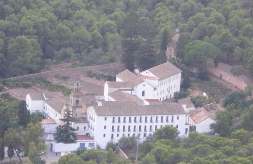 “Sono Gesù Cristo e ucciderò tutti i frati”, terrore e panico in un monastero